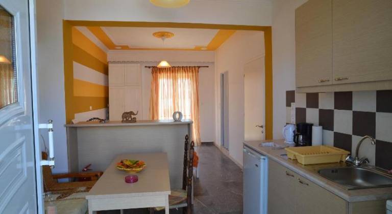 Rental apartment with patio — photo 5
