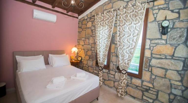 Fully equipped ample villa with yard & patio | Suitable for remote work | Pet-friendly — photo 2