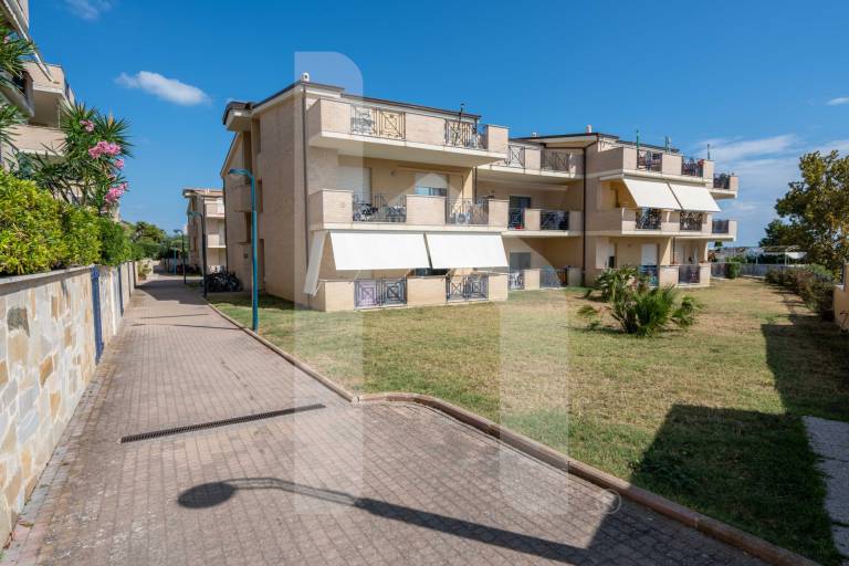 Rental apartment with pool | Beach view in Pineto