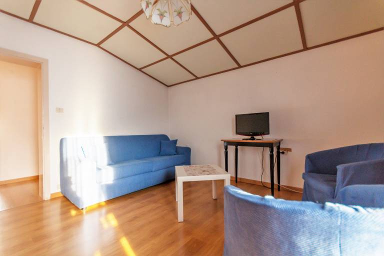 Holiday apartment with yard & patio — photo 5