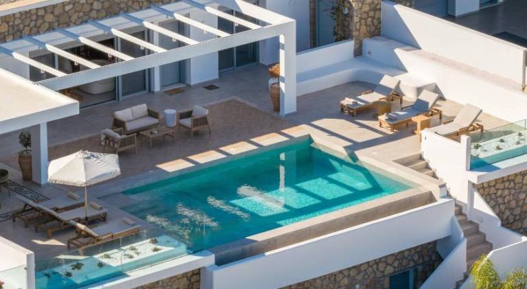 Villa with private pool, grill & yard — photo 5