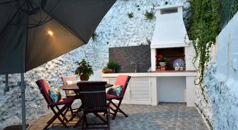 Holiday apartment with barbeque, patio & garden | Dogs allowed — photo 3