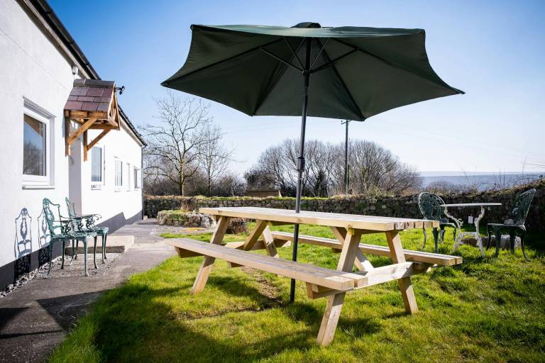 Child-friendly pleasant cottage with yard | Pet-friendly in Carmarthen