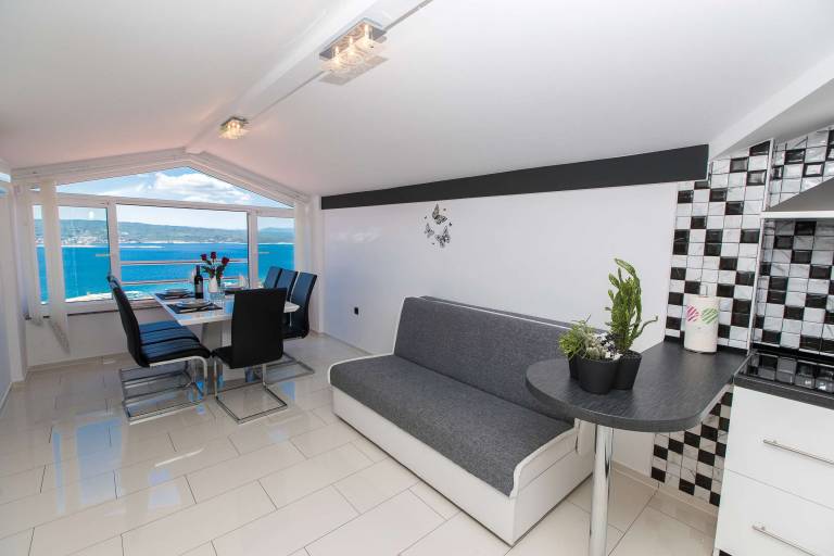 Apartment with sauna, jacuzzi & patio | Sea view — photo 4