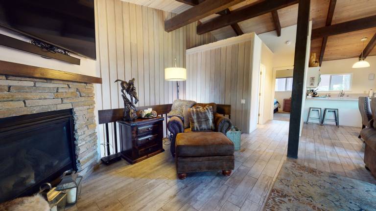 Fully equipped condo with jacuzzi, sauna & terrace | Next to the ski | Pet-friendly in Mammoth Lakes, CA