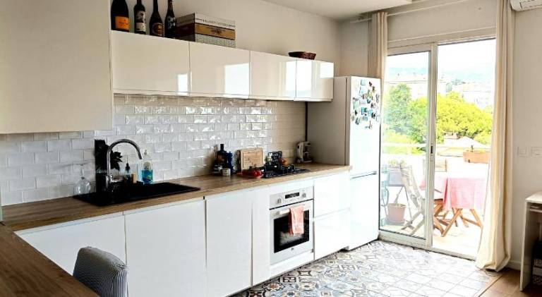 Stunning 2 bedroom apartment with Terrace and Sea view, Nice Cimiez Liberation — photo 3