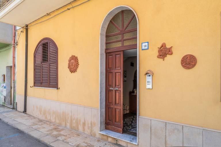 Apartment 'Casa Sicilia Bedda' with Sea View, Private Terrace and Wi-Fi in Syracuse