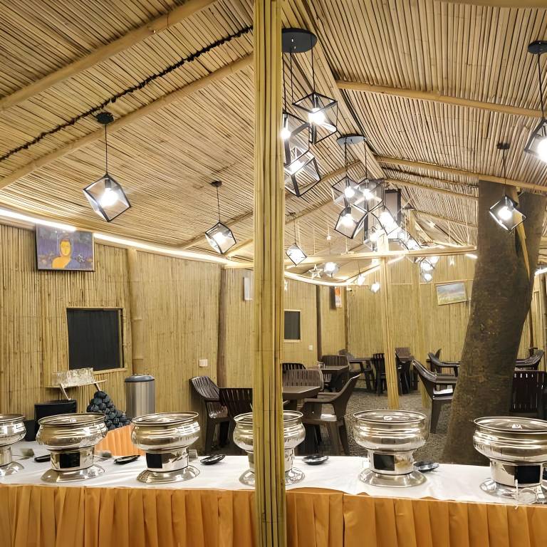 Cedar Woods - A Boutique Resort In House Parking — photo 4