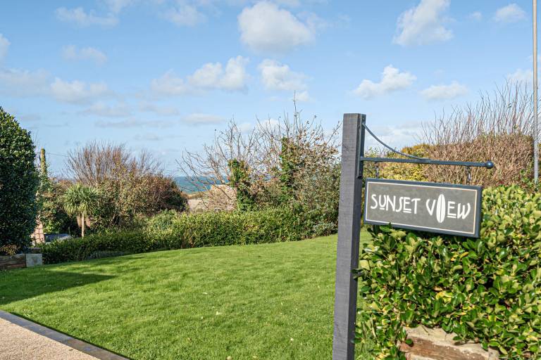 Family-friendly cottage with BBQ, garden & hot tub | Beach view | Next to the beach | Pets allowed — photo 5