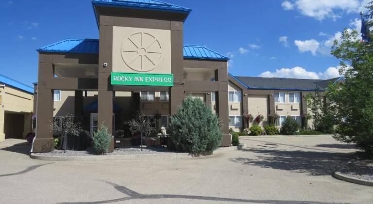 Rocky Inn Express in Rocky Mountain House, AB