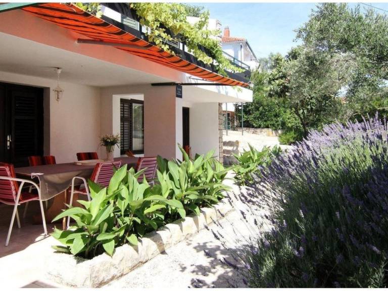 Apartment with terrace & grill — photo 2