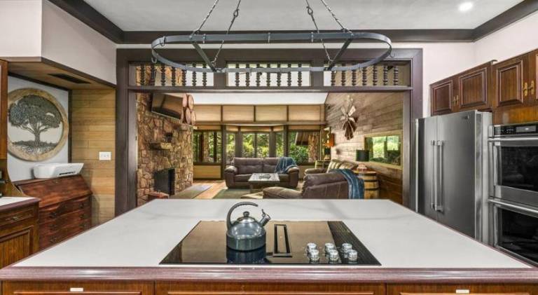Vacation home with jacuzzi & pool — photo 3