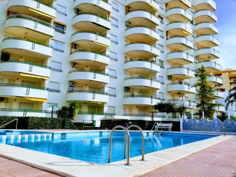 Family-oriented rental apartment with pool, patio & yard | Mountain view | Next to the beach | Pets allowed in Gandia