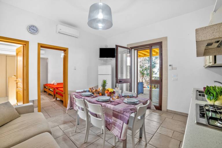 Family-oriented pleasant vacation home with barbeque & yard | Pets allowed — photo 2