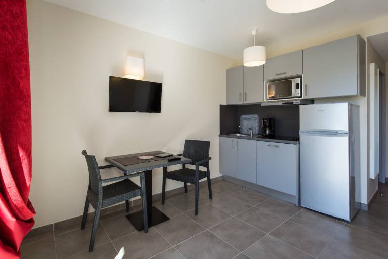 Children-friendly condo with terrace & pool | Close to the beach | Pets allowed — photo 4
