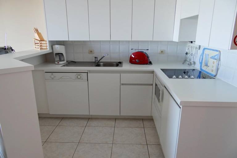 Pleasant rental apartment with patio | Sea view | Beach nearby | Pet-friendly — photo 2