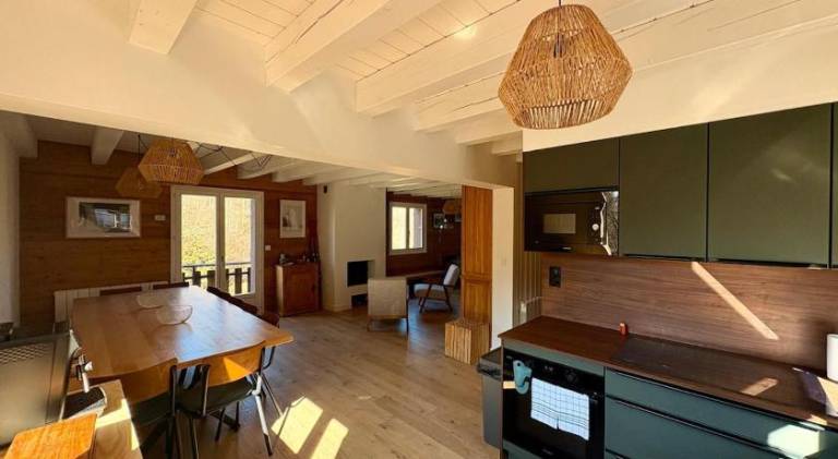 Chalet with hot tub & sauna — photo 3
