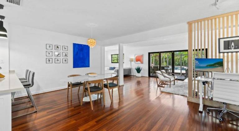 Vacation home with jacuzzi & pool in Fort Lauderdale, FL