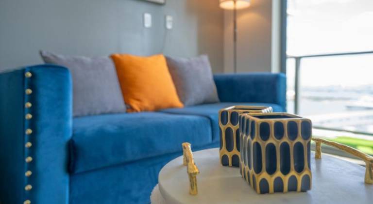 Rental apartment with patio & pool | Next to Bayside Marketplace | Pet-friendly — photo 2