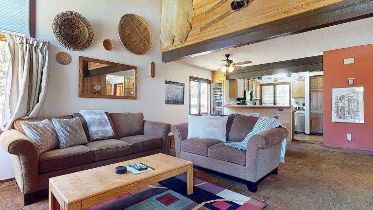 Condo with pool, jacuzzi & sauna | Mountain view — photo 3
