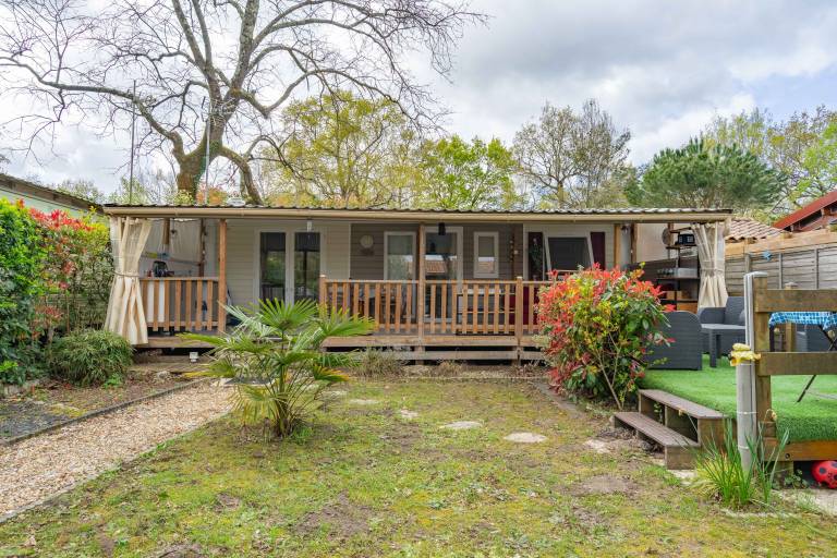 Mobile home with pool & terrace | Garden view | Dogs allowed in Saintes