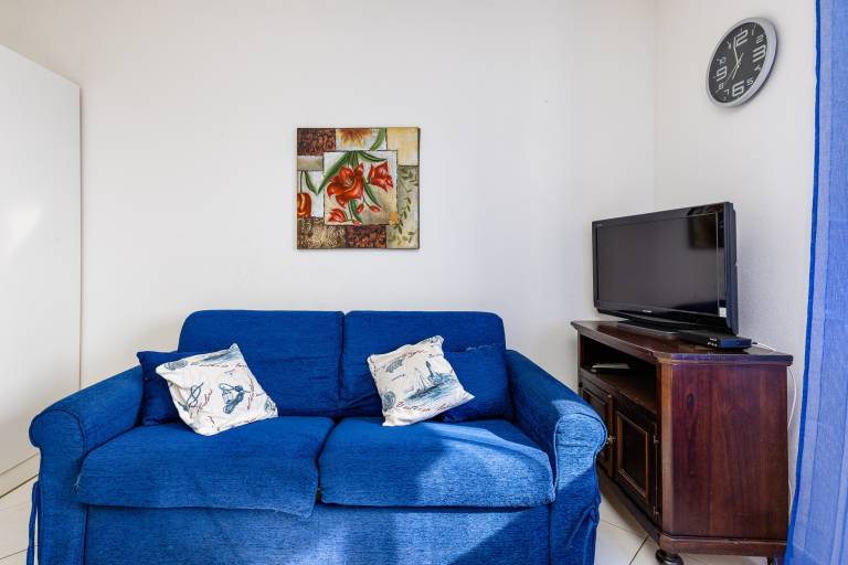 Charming Holiday Home Tanaunella appartamento 2 with Ventilators, Balcony, Terraces & Sea View; Parking Available, Pets Allowed — photo 5
