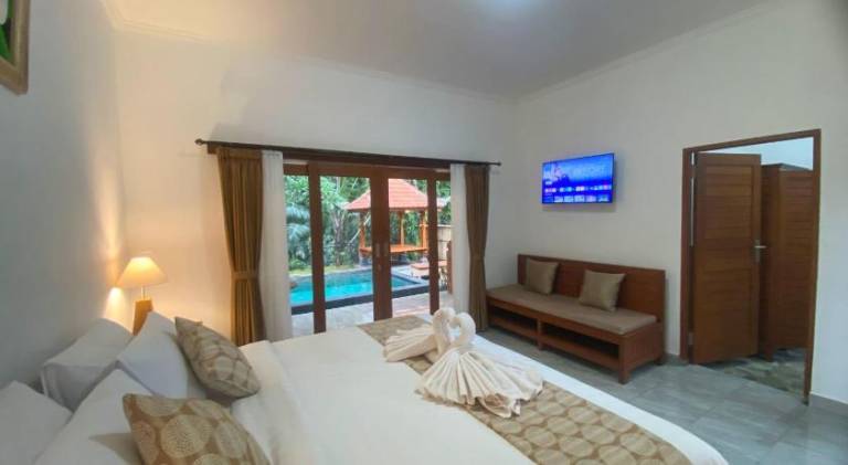 Villa with pool — photo 2