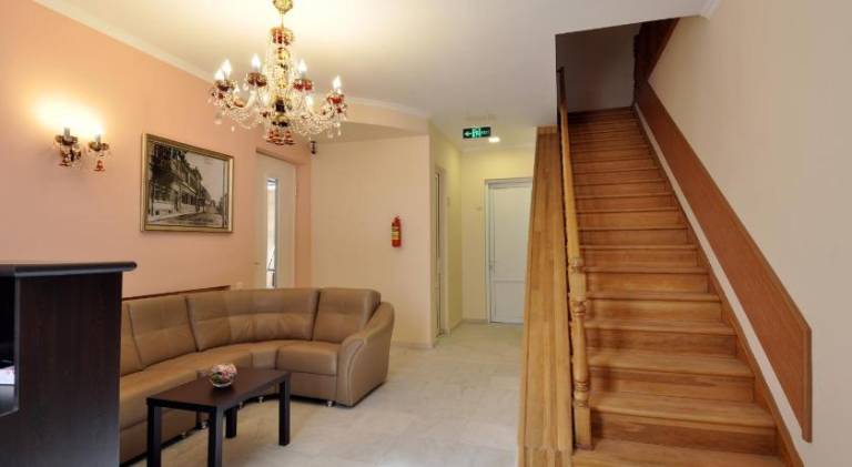 Albert House Hotel and Tours — photo 2