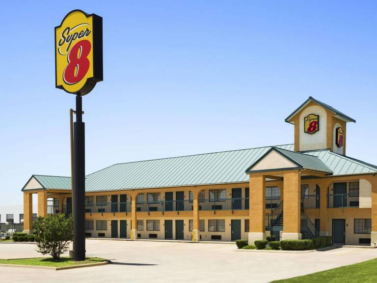 Super 8 By Wyndham Grand Prairie Southwest in Grand Prairie, TX