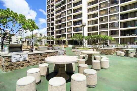 Waikiki Banyan Condo with Mountain Views Near Waikiki Beach, Free Parking (22113) — photo 5