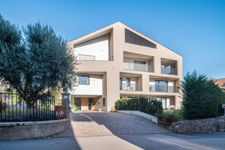 Holiday Apartment "Karin - Merlot" with Shared Terrace and Wi-Fi in Termeno Sulla Strada del Vino