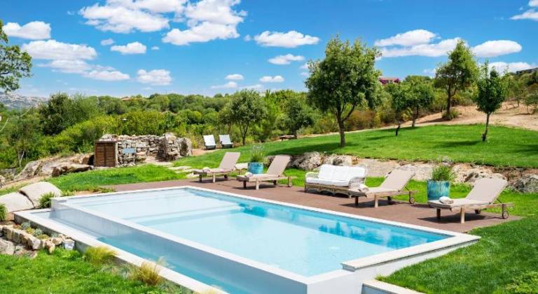 House with pool — photo 4