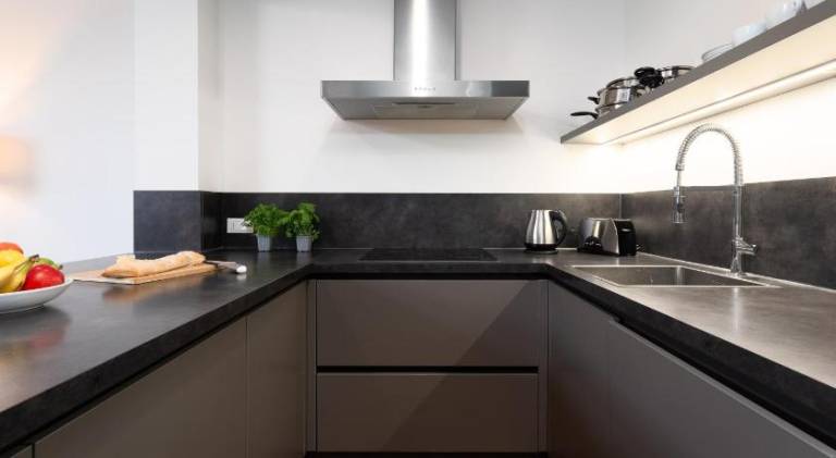 Holiday apartment with hot tub & patio | Near Wenceslas Square | Dogs allowed — photo 3