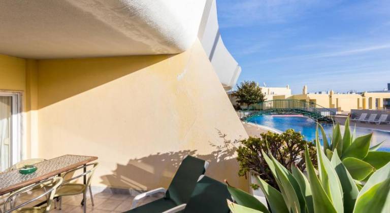Apartment with terrace, pool & garden — photo 4