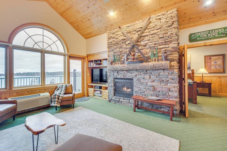 Apartment Two Harbors