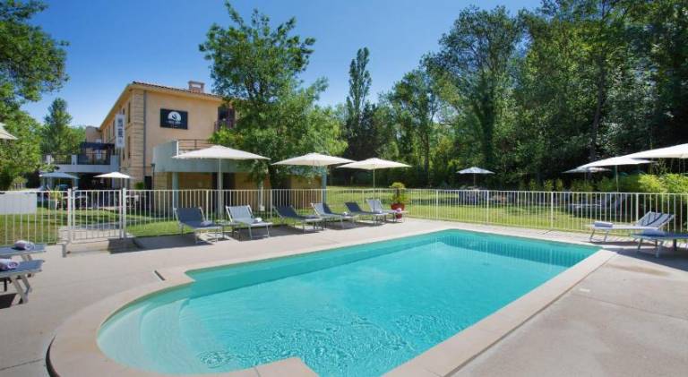 Serviced apartment with sauna, patio & pool — photo 5