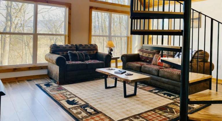Vacation home with hot tub | Pets allowed — photo 3