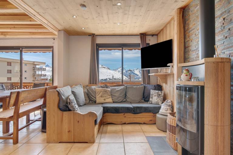 Chalet with patio & barbeque | Mountain view | Close to the ski | Pets allowed — photo 2