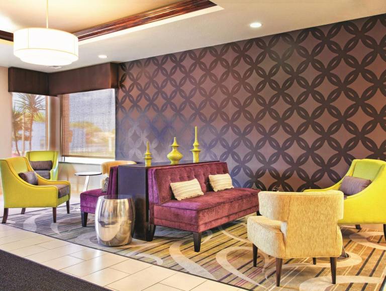 La Quinta Inn & Suites by Wyndham Tampa Bay Area-Tampa South — photo 5