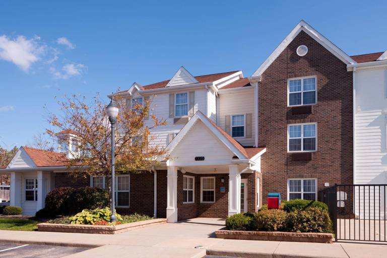 MainStay Suites Middleburg Heights Cleveland Airport — photo 3