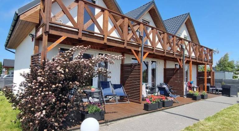 Lodge with barbeque, patio & yard in Mielno
