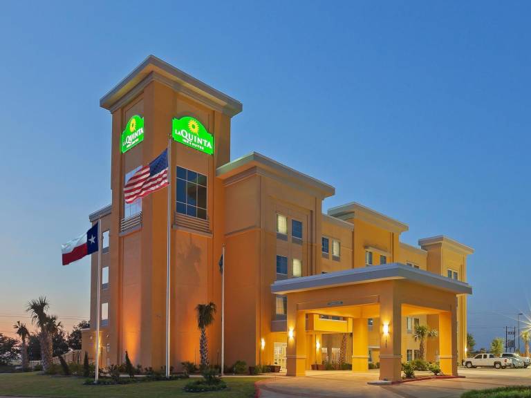 La Quinta Inn & Suites by Wyndham Pearsall in Pearsall, TX