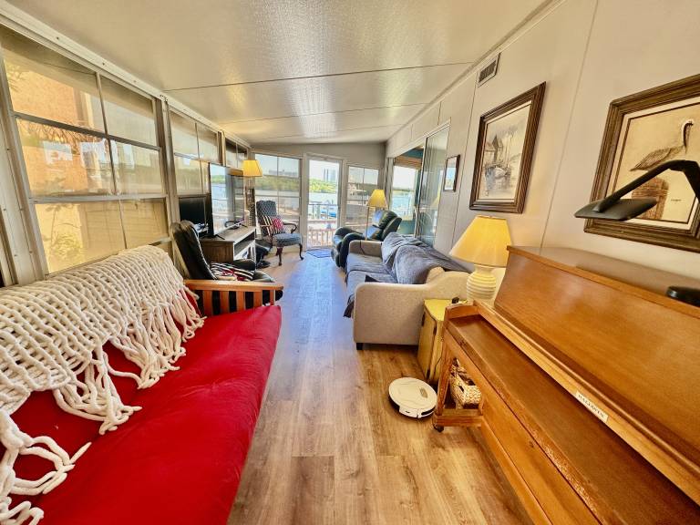 Children-friendly beautiful house with pool & jacuzzi | River view | Dogs allowed — photo 4