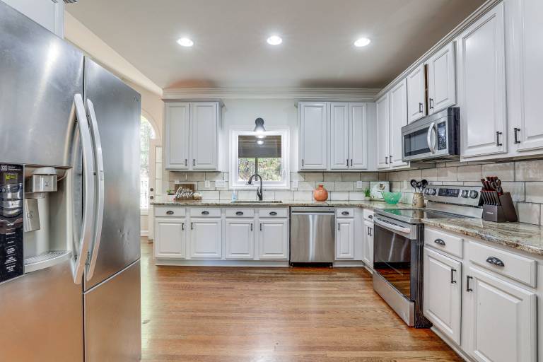 Walk to Trails: Peaceful Family Home in Braselton — photo 4
