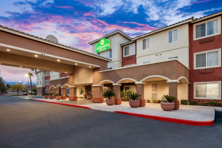 La Quinta Inn & Suites by Wyndham Las Vegas Red Rock in Vega, CA