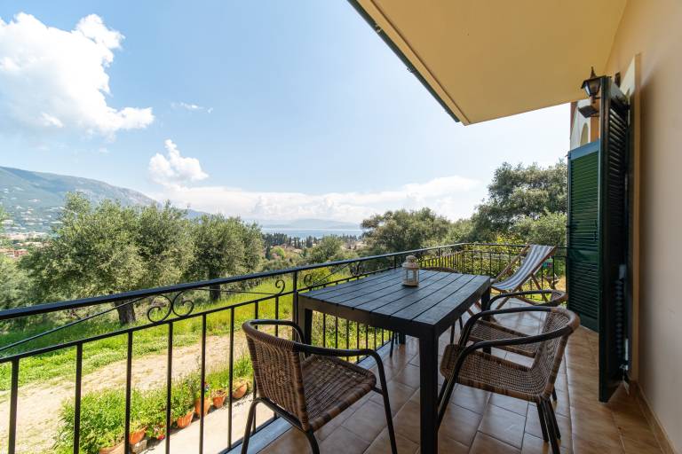 Apartment 'Villa Prima ' with Sea View, Shared Terrace and Wi-Fi in Corfu