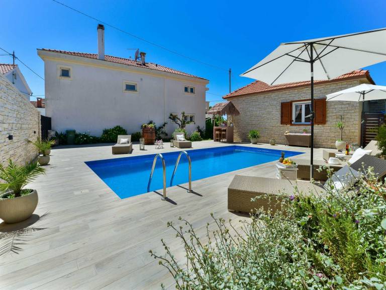 House with yard, private pool & terrace — photo 5