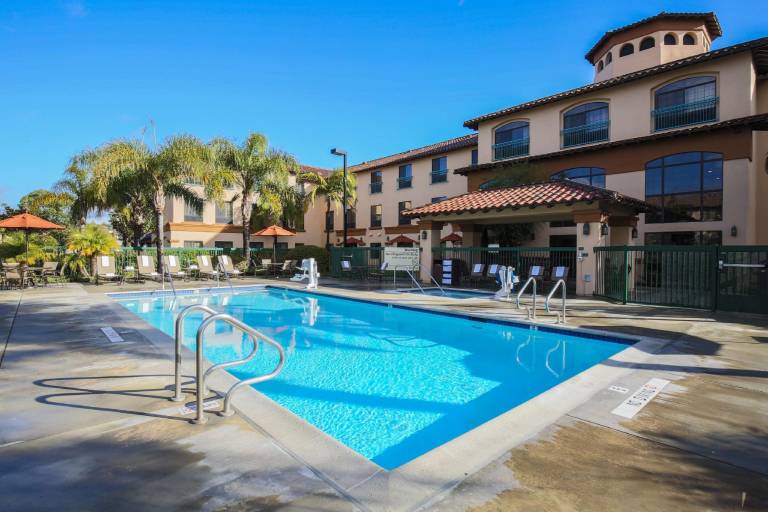 Hampton Inn & Suites Camarillo — photo 2
