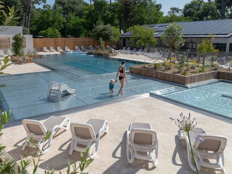Family-friendly lovely mobile home with heated pool & patio | Pets are welcome — photo 2