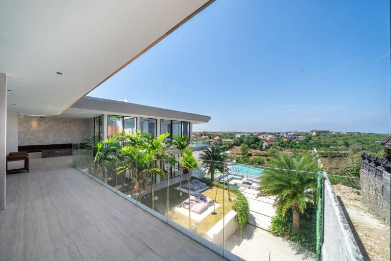 Pleasant villa with barbeque, garden & pool | Perfect for remote work | Pet-friendly — photo 4